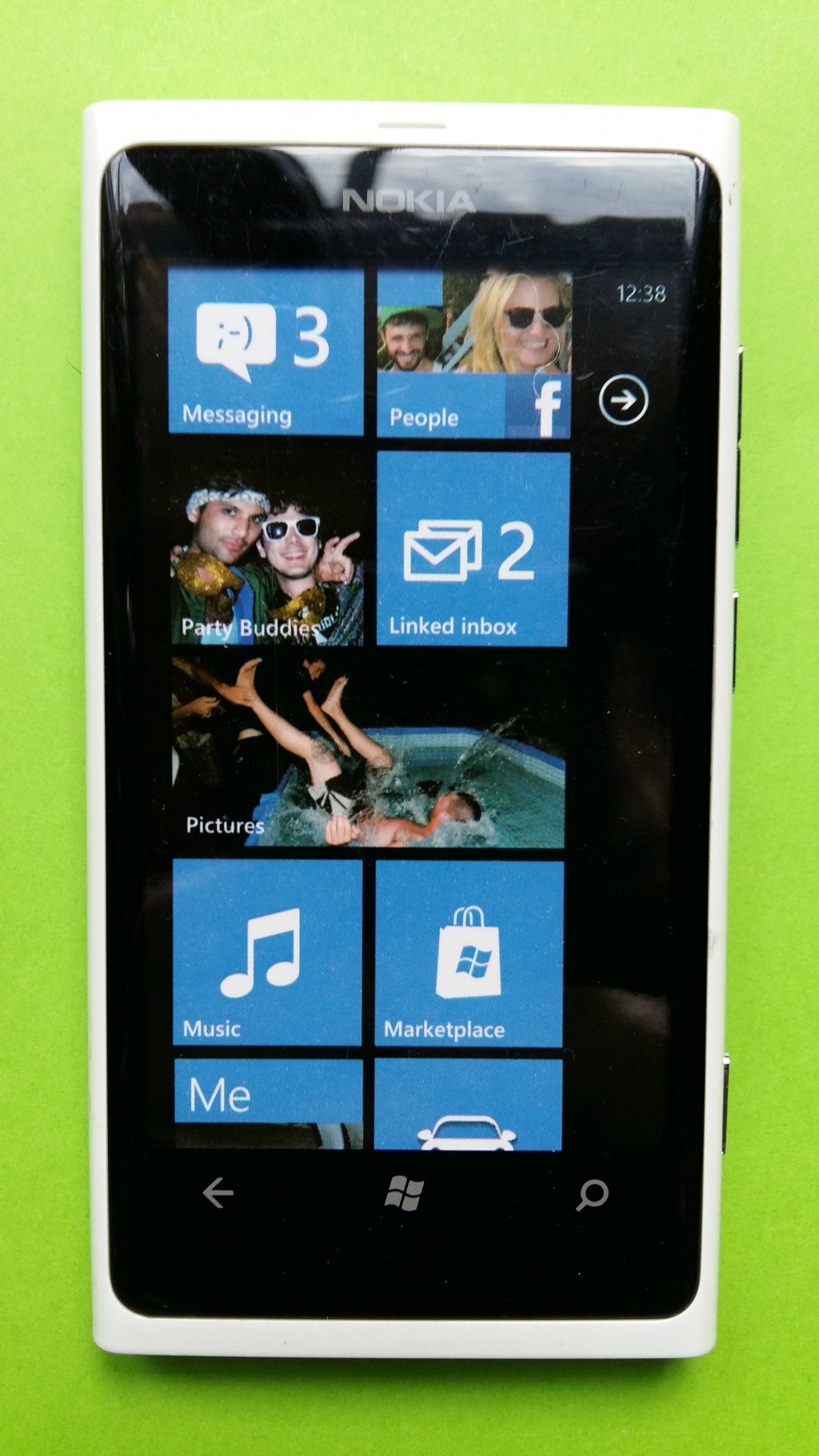 image-12107537-Nokia_800_Lumia_Atrappe-e4da3.w640.jpg