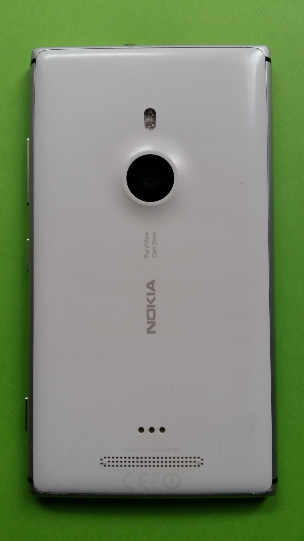 image-8050933-Nokia_925.1_Lumia_(2)2.w640.jpg