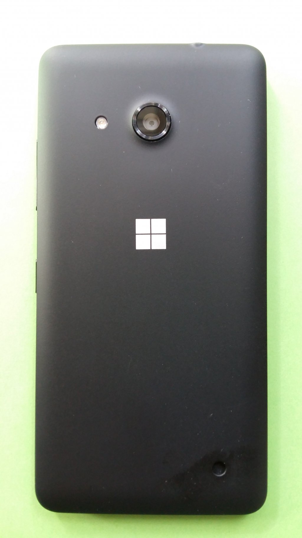 image-8355956-Microsoft_550_Lumia_(2)2.w640.jpg