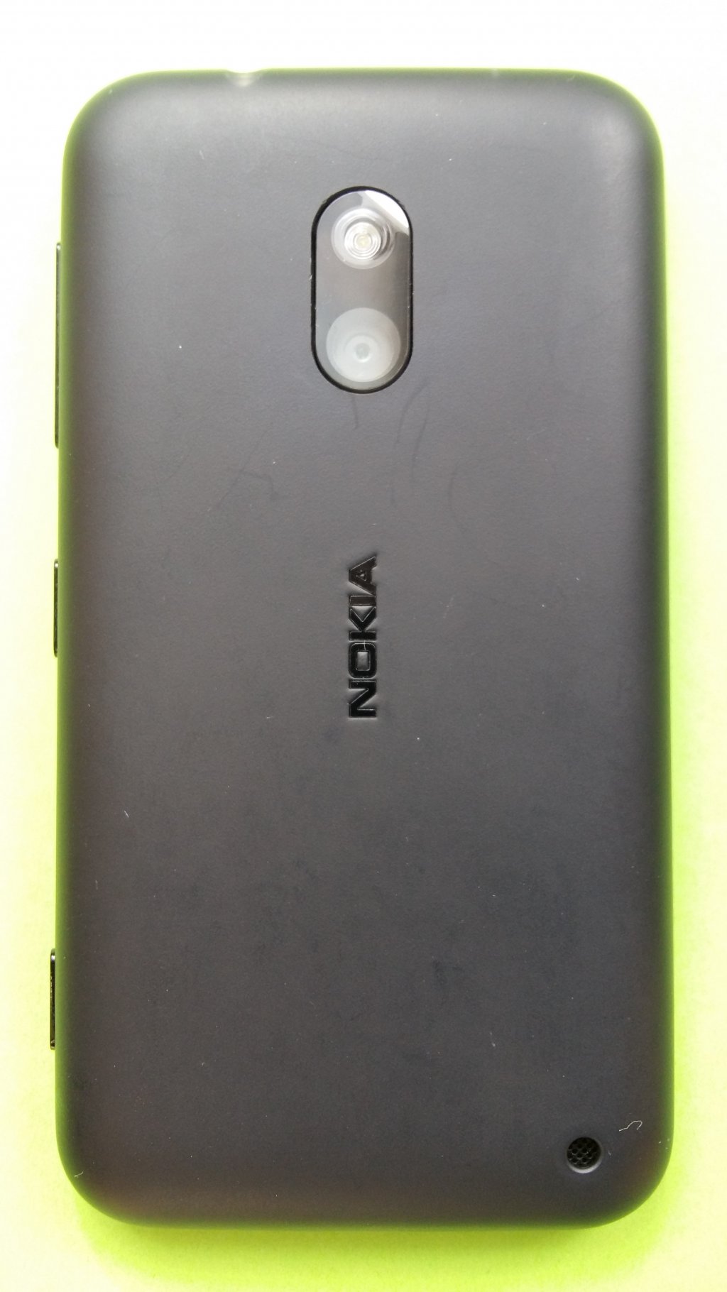 image-7889580-Nokia_620_Lumia_(1)2.w640.jpg