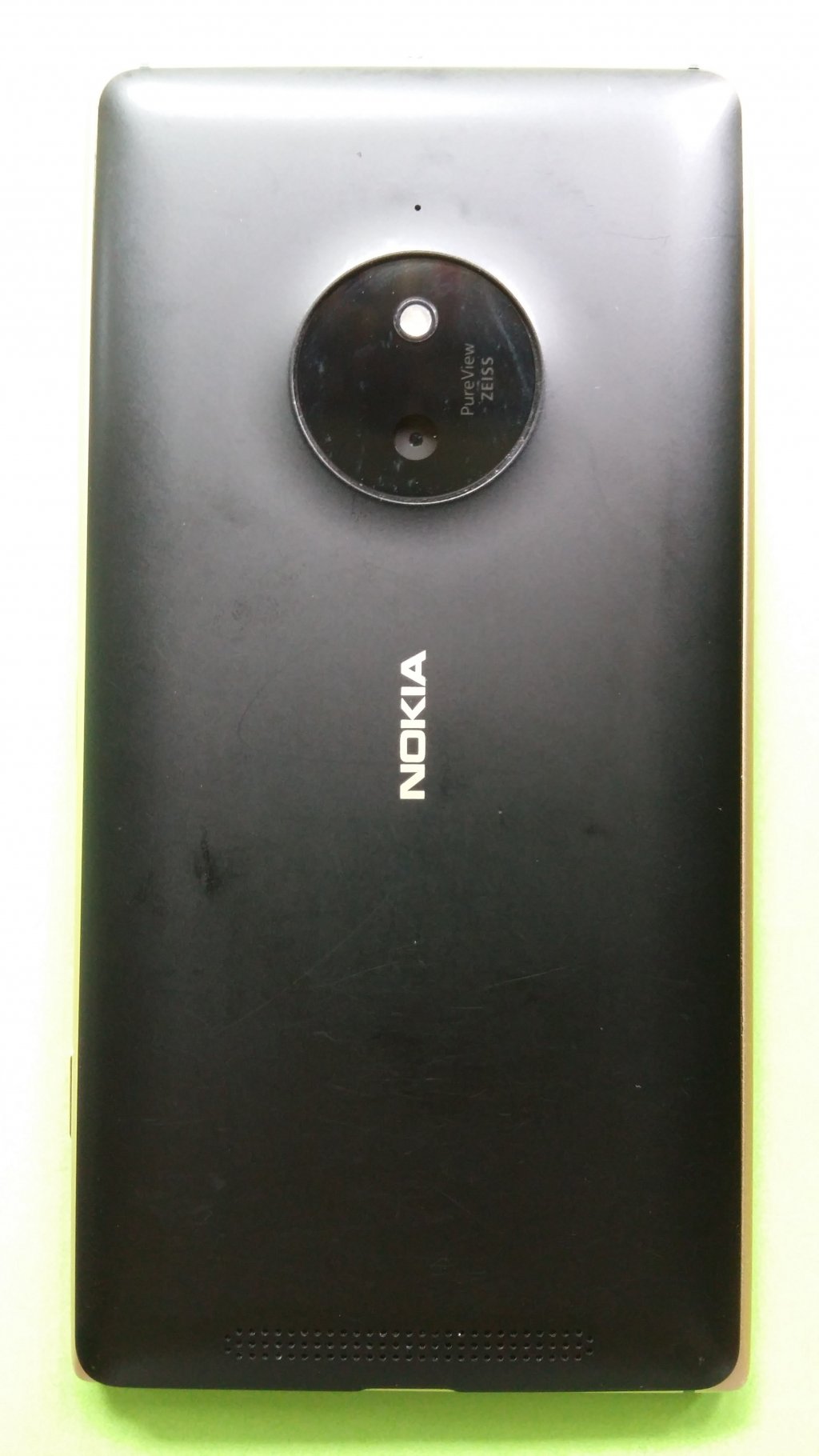 image-8337170-Nokia_830_Lumia_(1)2.w640.jpg