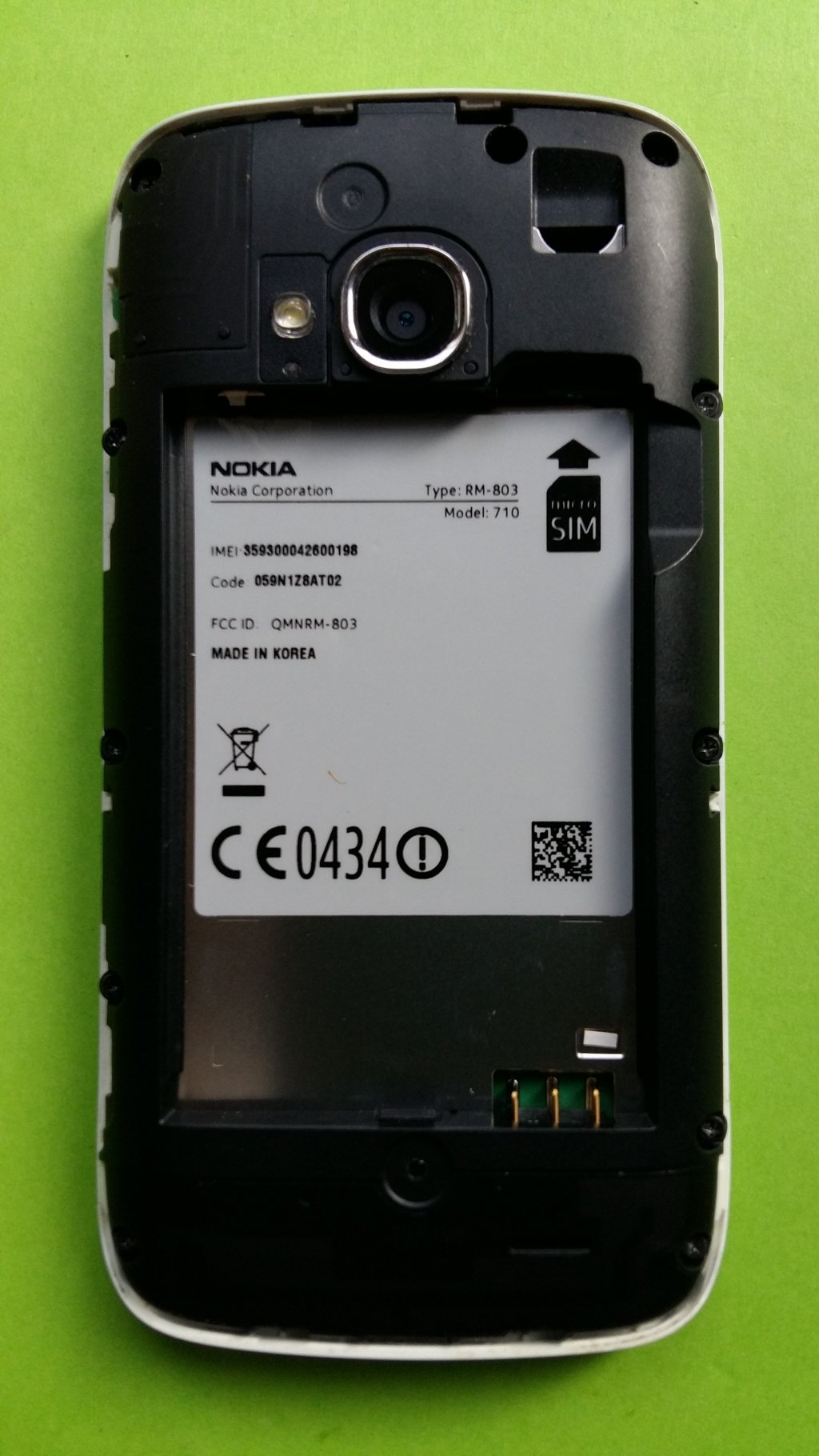 image-9900407-Nokia_710_Lumia_(2)3-6512b.w640.jpg